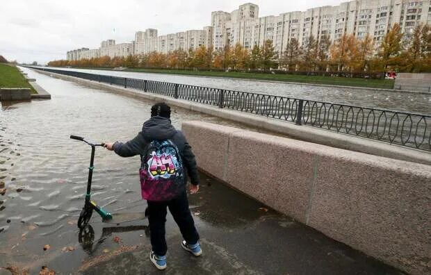 Санкт петербург уйдет под воду. Набережная смоленки. наводнение в санкт-петербурге 2025. нева наводнение. наводнение в санкт-петербурге 2010.
