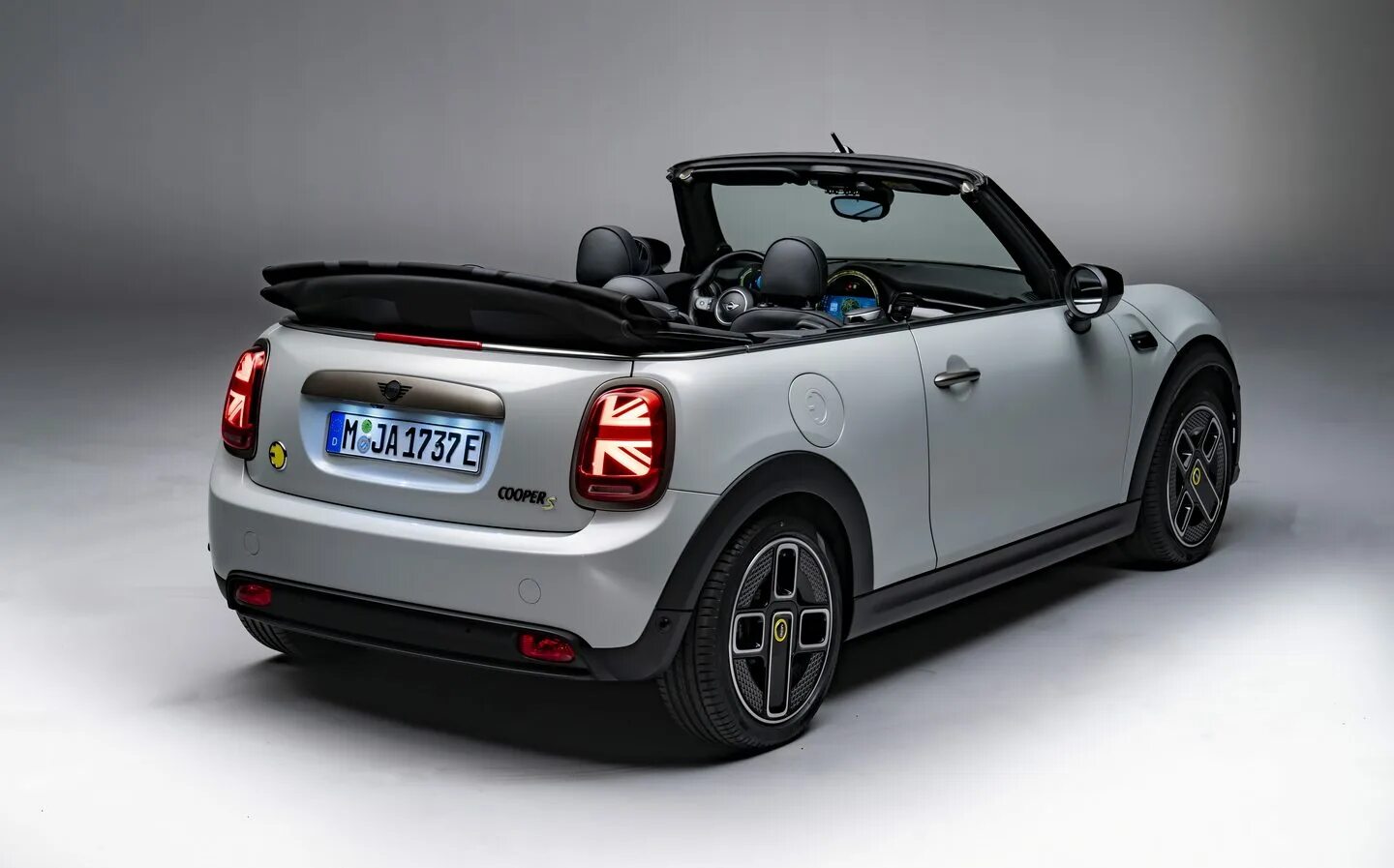 Mini Cooper 2023. Mini Cooper se Electric. Мини Купер 2023 года