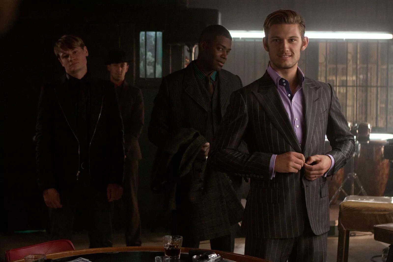 Time s end. Алекс петтифер фортис. фильм in time 2011. джастин тимберлейк и киллиан мерфи. алекс петтифер время фильм.