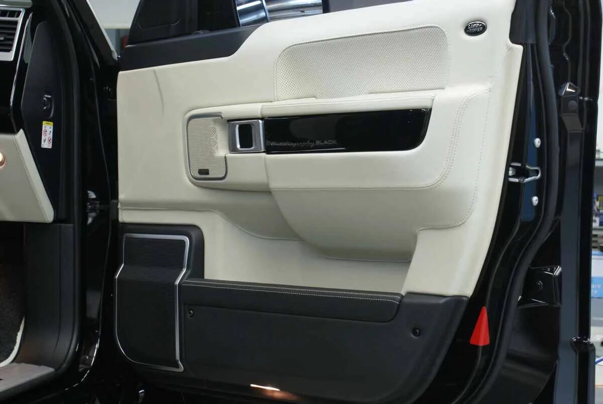 Двери range. Обшивки дверей рендж ровер 322. обшивка двери range rover l322. пистолетный ящик в range rover l322. дверная обшивка range rover l322.