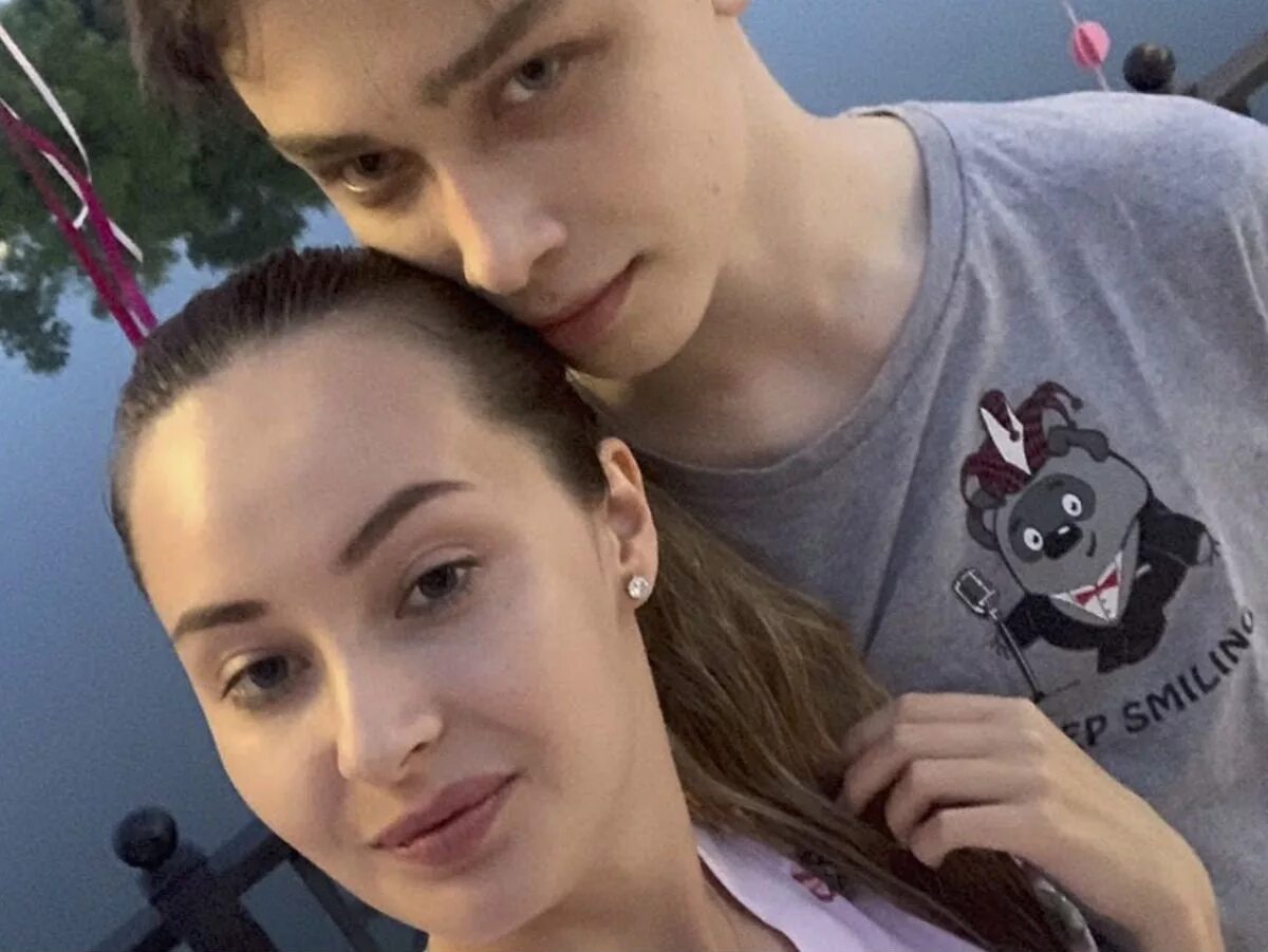 Королева сын под следствием