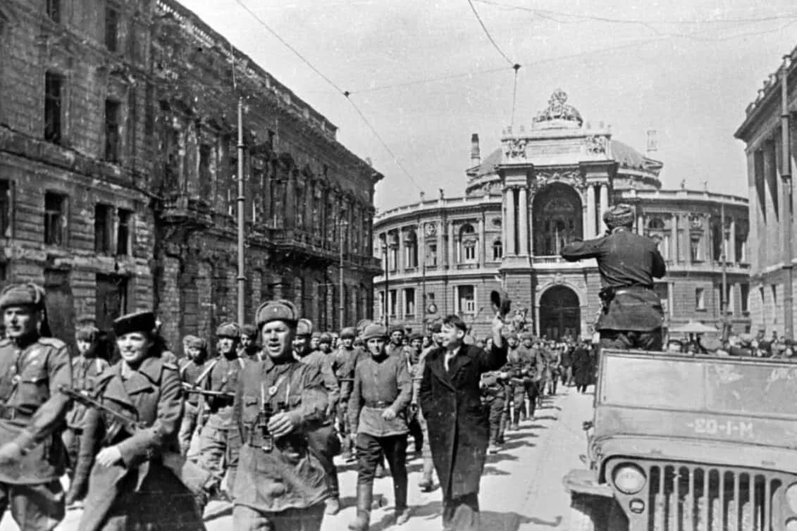 2 апреля 1944 года. Одесса 10 апреля 1944 года. Освобождение Одессы 1941. День освобождения Одессы от румынско-немецких войск 1944г.. Одесса в Великую отечественную войну освобождение.