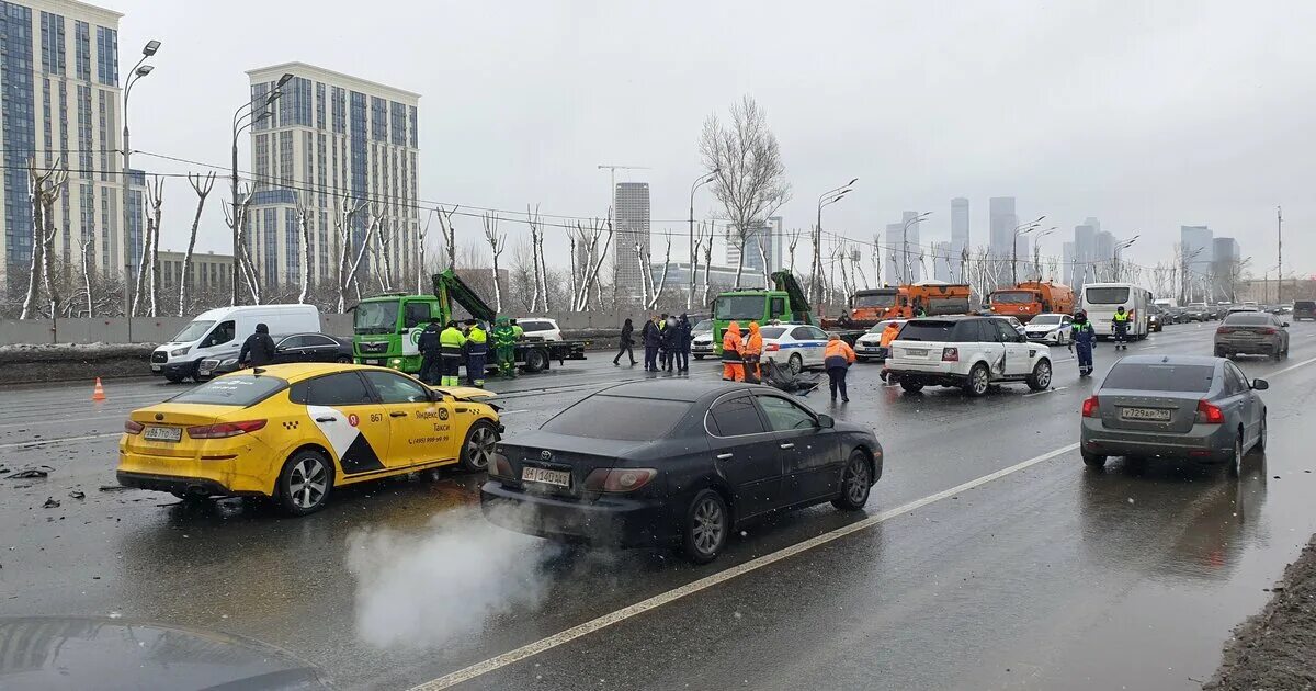 Москва 24 дтп сегодня. Массовое дтп на мкад 24 декабря. Смертельное дтп со скорой помощью. Дтп на кутузовском проспекте. Волгоградский проспект москва дтп.