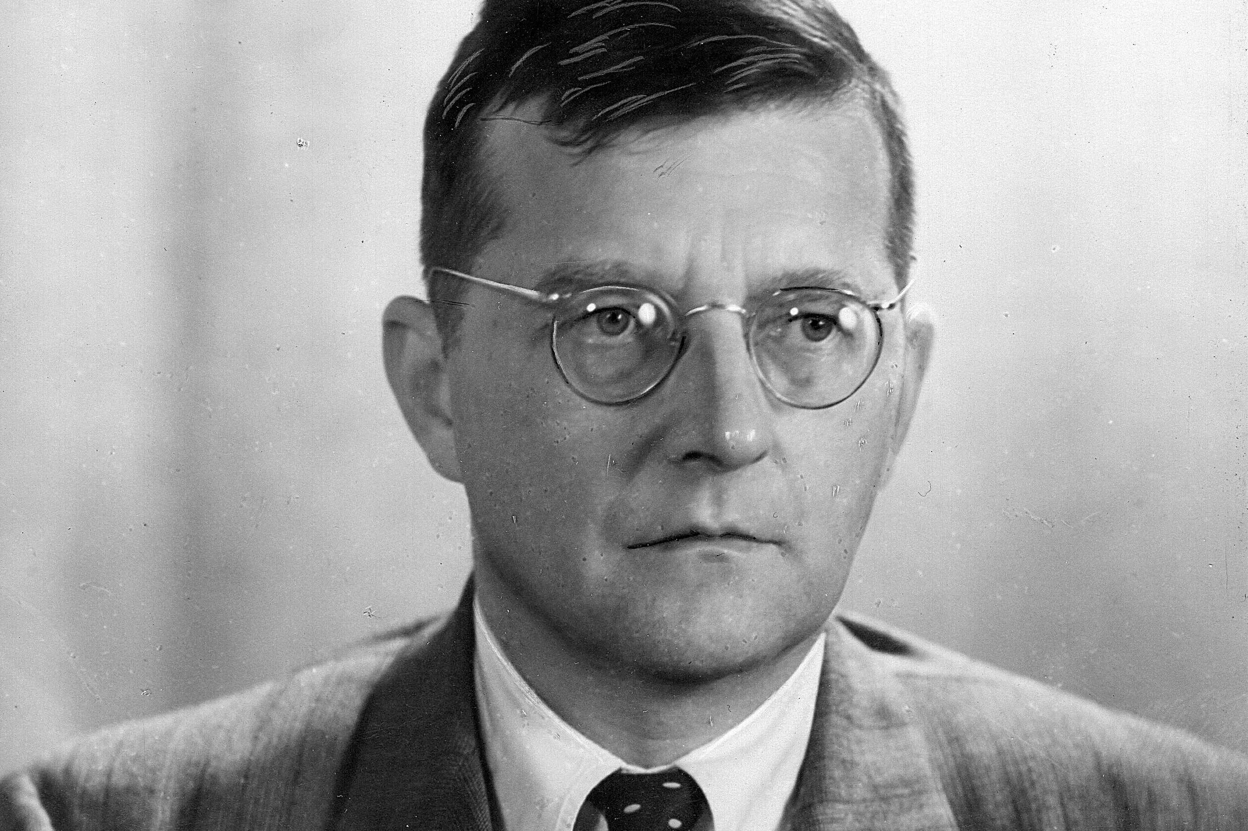 Дмитрий шостакович композитор. Дмитрий шостакович в молодости. Шостакович композитор. Шостакович дмитрий дмитриевич. Дми́трий дми́триевич шостако́вич.