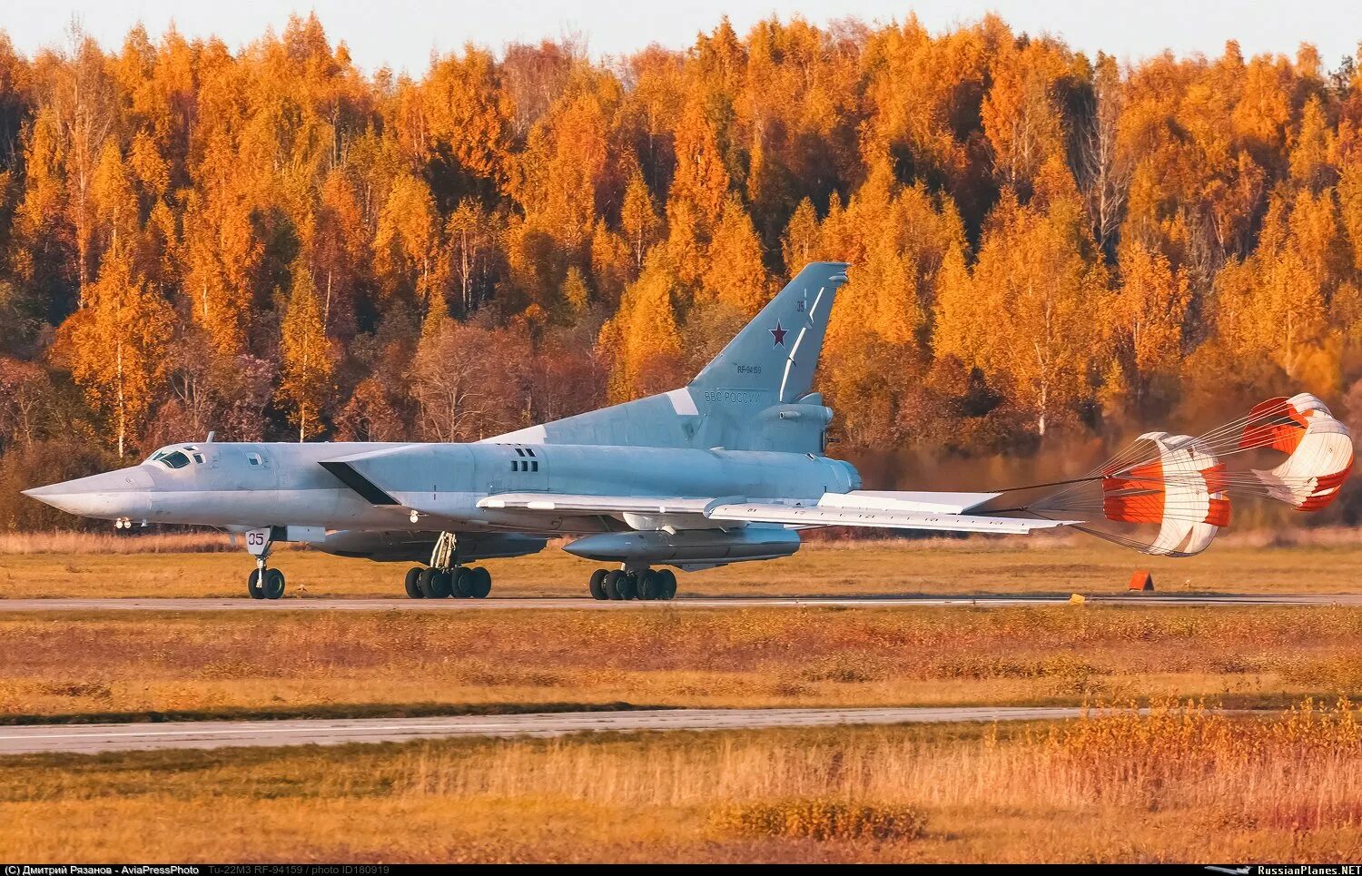 Ту 22м3 сверхзвуковой самолет. Ту-22м3. Самолёт ту-22м3. Туполев ту-22м3. Ту-22м сверхзвуковой самолёт.