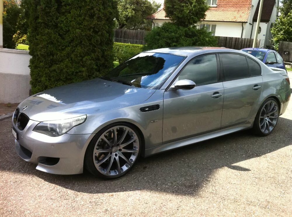 Диски на м5. BMW m5 e60 Hartge. БМВ м5 е60 серая. BMW e60 r21. BMW 5 e60 серая.