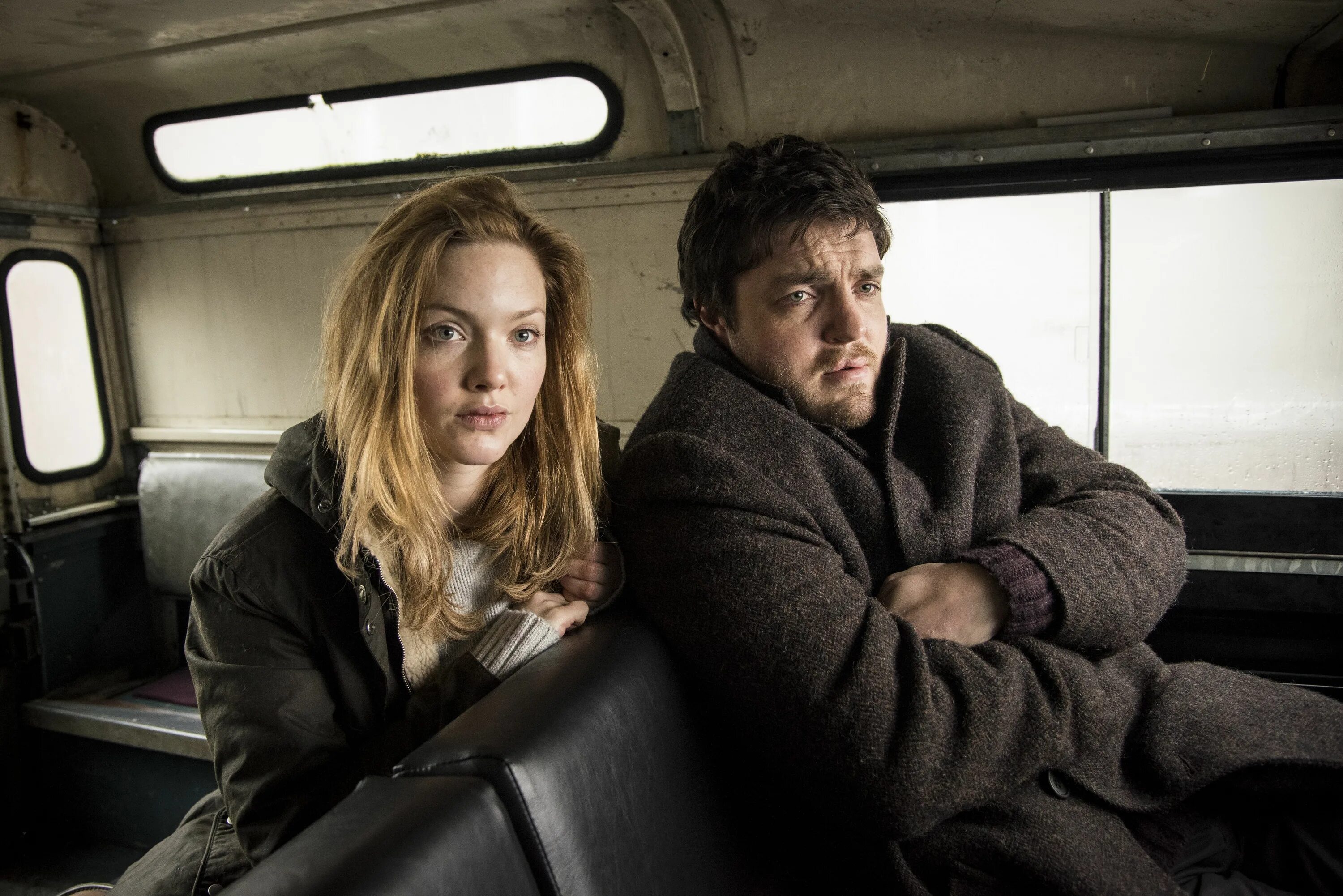 Страйк. Корморан и робин. страйк дурная кровь сериал. корморан страйк сериал робин. сара в сериале корморан страйк.