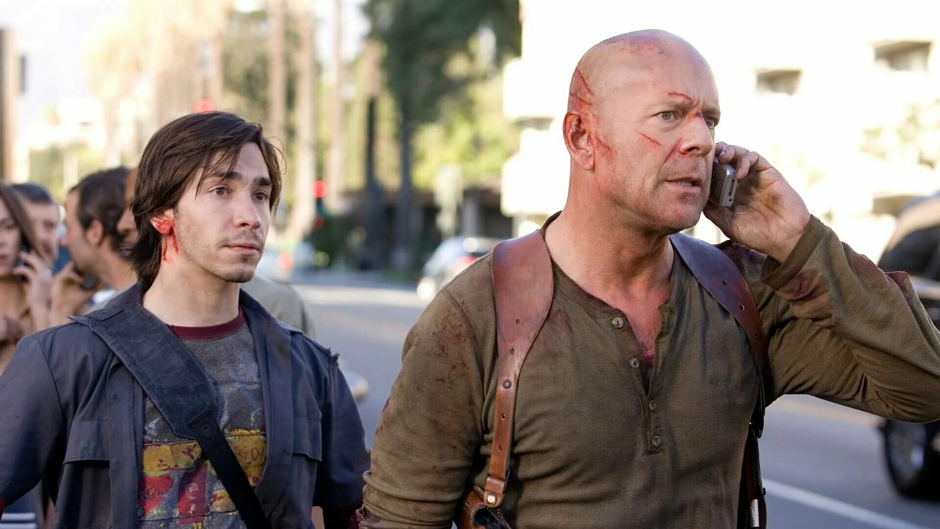 джон макклейн. брюс уиллис. 0 фильм 2007. за гранью паранормального фильм 2021. актер сыгравший крепкого орешка.