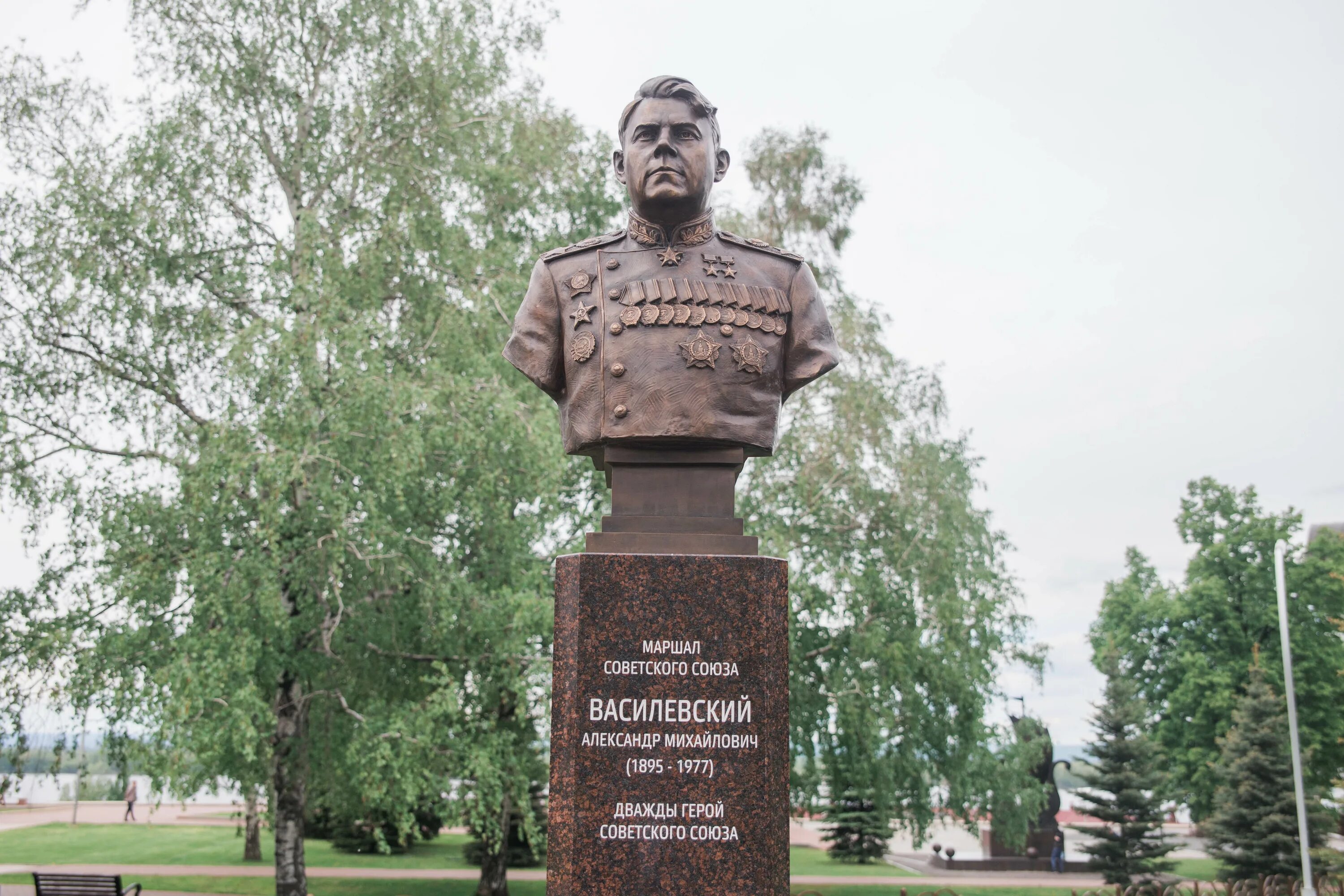 Маршал василевский сражение в районе луги. Памятники Василевскому Александру Михайловичу. Самара памятник Василевскому.