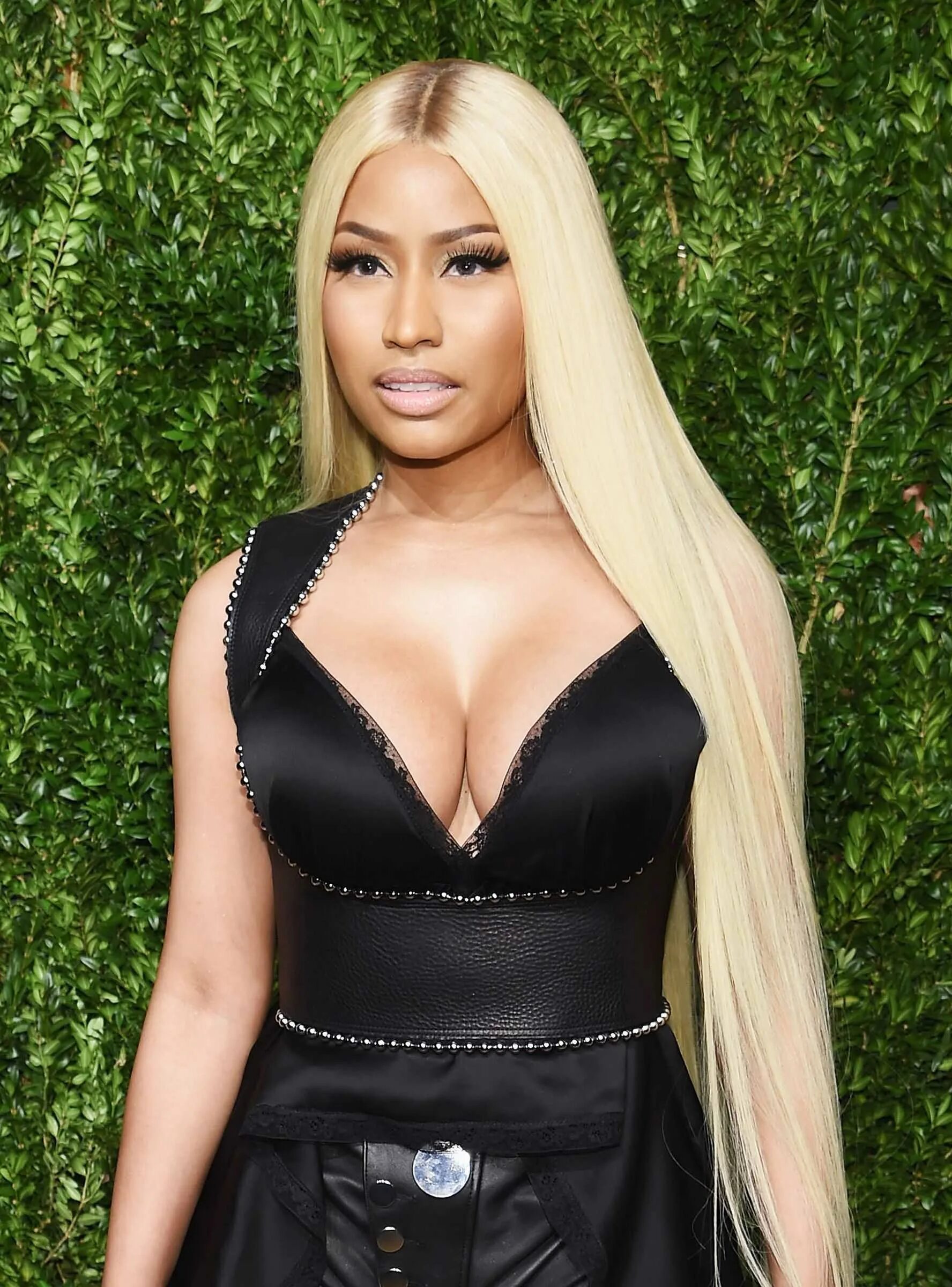 Мики минаж. Nicki minaj. книги менаж. минаж (nicki minaj). ники минаж фото.