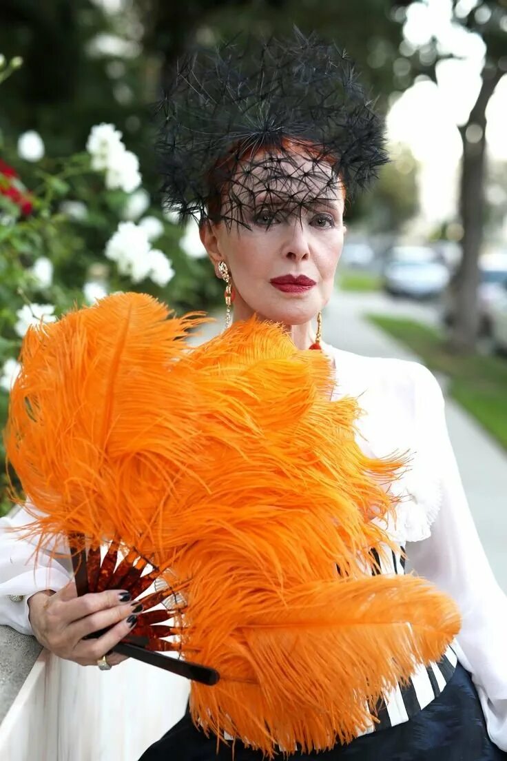 Экстравагантная женщина. Anna dello russo style. Versace fall winter 2019. Экстравагантный. Фантазийная прическа.