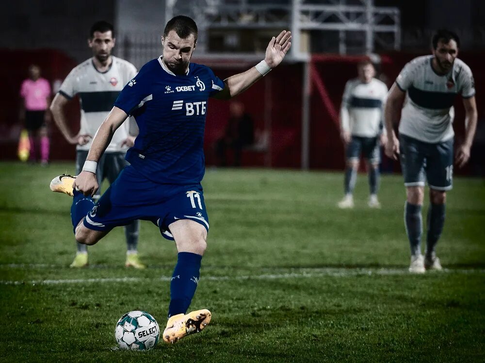 Локомотив 2 тбилиси. Локомотив тбилиси. фк локо тбилиси. фк локомотив тбилиси логотип. локомотив тбилиси форма.