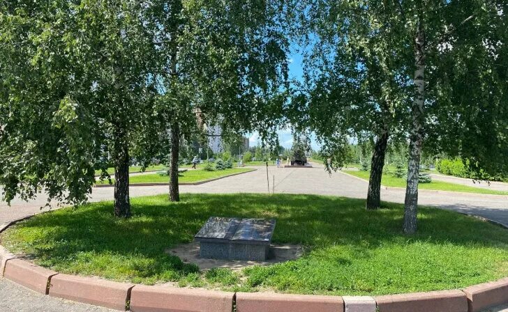 Территория рокоссовского. Парк рокоссовского курск. сквер рокоссовского курск. сквер рокоссовского хабаровск. сквер на станционной в курске.