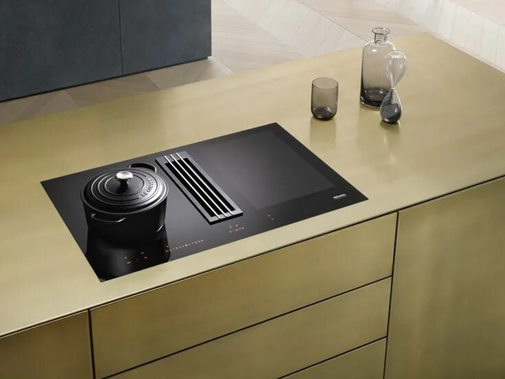 Вытяжка в плите. Miele KMDA 7633 fr. Варочная панель с вытяжкой Miele. Miele индукционная варочная панель с вытяжкой. Miele KMDA 7633 fr индукционная панель конфорок со встроенной вытяжкой.