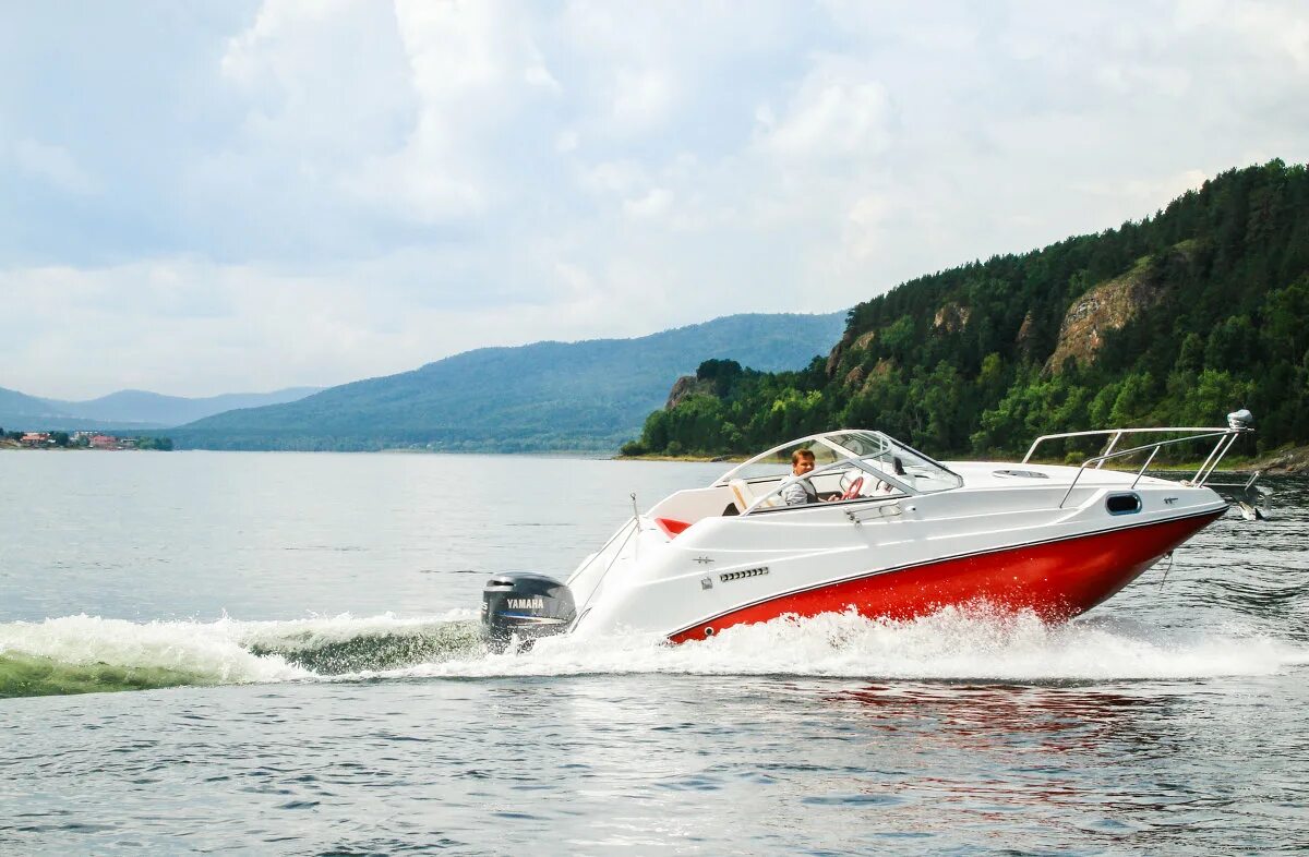 Катер собственная. Прогулочный катер с каютой. Катера chaparral 2835. Катер малибу. Cobalt a40 coupe.