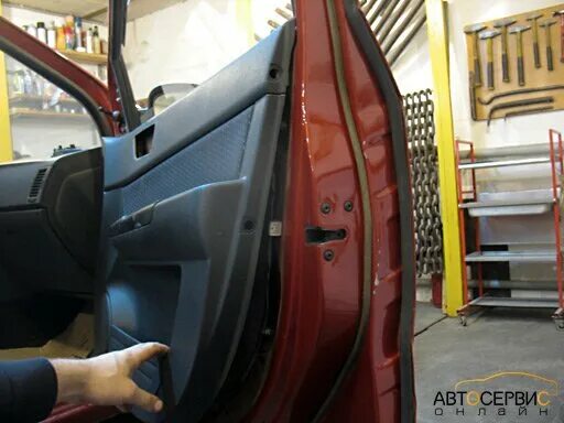 Как снять двери гетц. Задние двери хендай гетц 2003 изнутри. Обшивка водительской двери хендай гетц. Обшивки хендай гетц. Внутренний механизм двери гетц 2008 года.