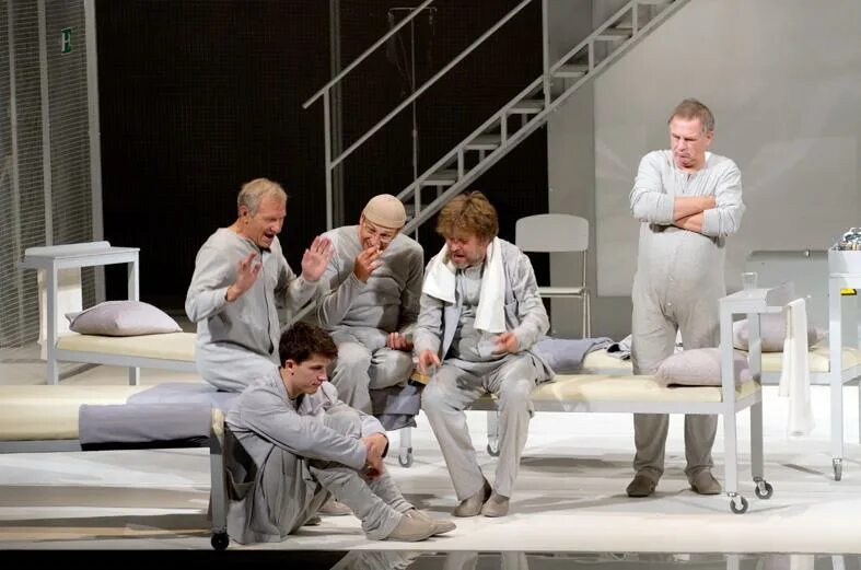 Пролетая над гнездом кукушки театр драмы екатеринбург. Полет над гнездом кукушки ленком актеры. Самарский драматический театр полет над гнездом кукушки. Пролетая над гнездом кукушки ленком. Полет над гнездом кукушки спектакль.