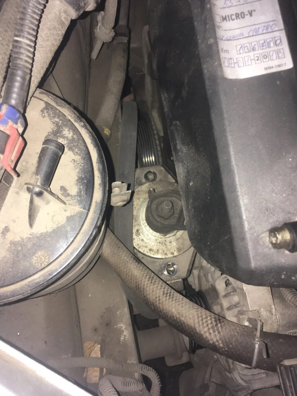 Ролик генератора ваз 2112. Подтянуть ремень генератора ваз 2112 16 клапанов. Натяжитель ремня генератора ваз 2112. Замена ремня генератора ваз 2112. Ремень генератора 16кл 2112.