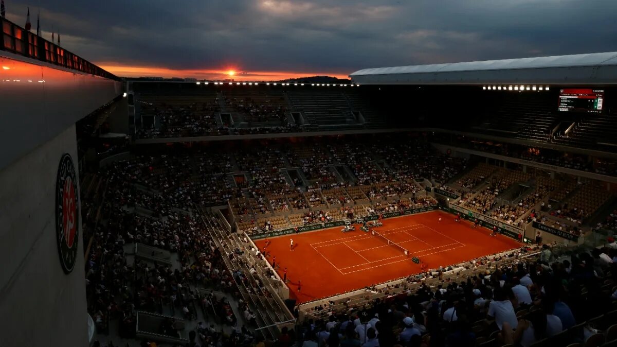 Open fans. Philippe Chatrier Court. Корт Филиппа Шатрие. Корт Филиппа Шатрие 2023. Корт Филиппа Шатрие главный корт.