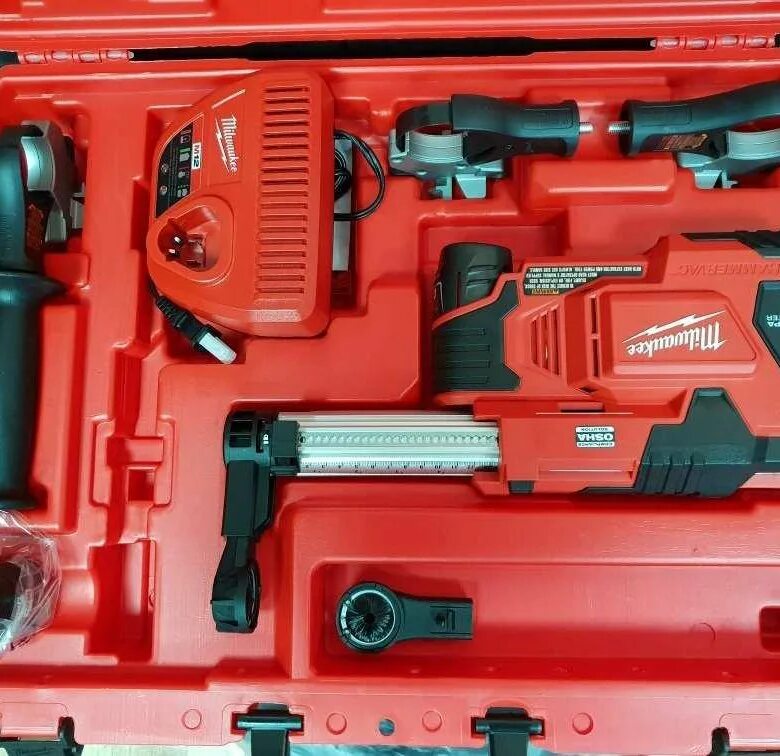 Перфоратор зарядное. Milwaukee m12 перфоратор набор. перфоратор милуоки с пылесборником. пылесос для перфоратора milwaukee аккумуляторный. милуоки перфоратор с пылесосом.