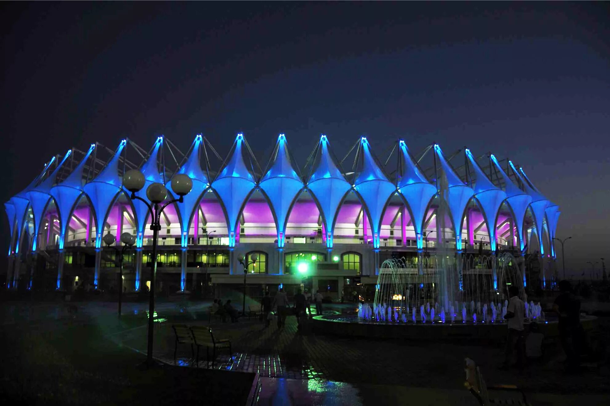 Бунёдкор стадион в Ташкенте. Бунъедкор стадион Ташкент. Бунёдкор Узбекистан Ташкент. Стадион Миллий в Ташкенте.