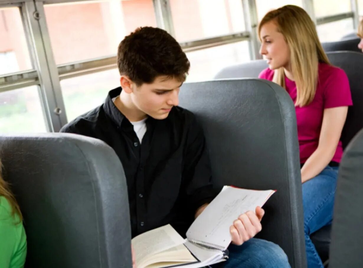 Студенты в автобусе. Household bus student pocket. Салон автобуса с пассажирами. Люди заходят в автобус. Household bus student pocket.