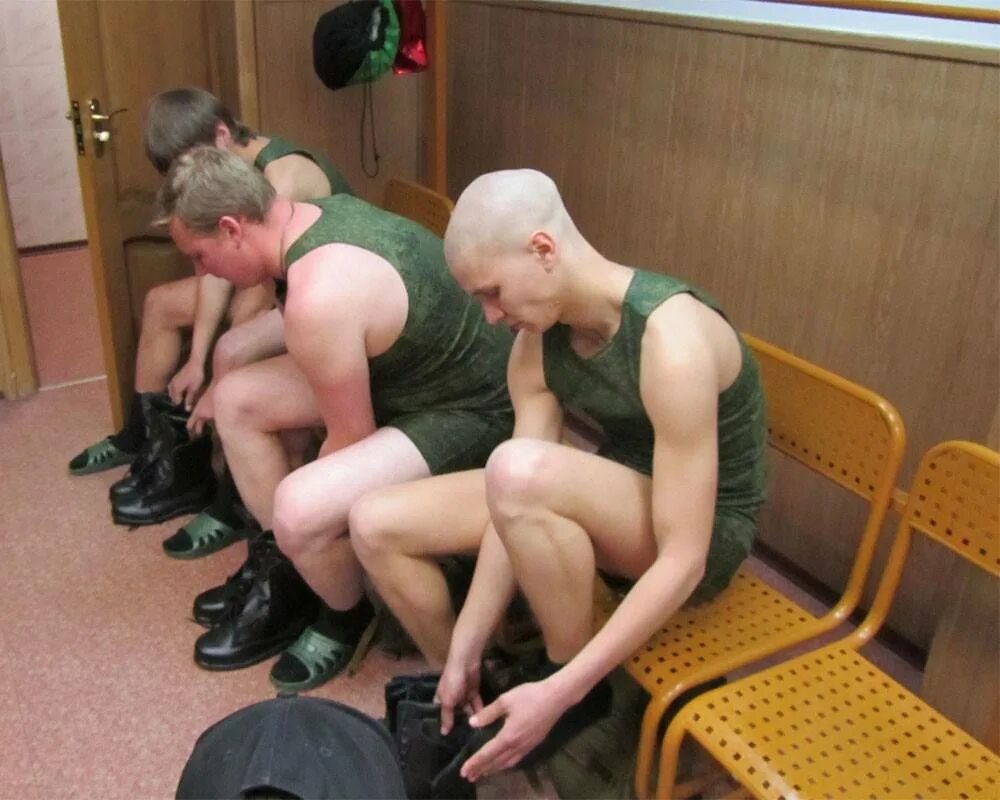 Призывники. Солдаты на призывном пункте. Призыв в военкомат. Призыв в военкомат. Призыв в военкомат.