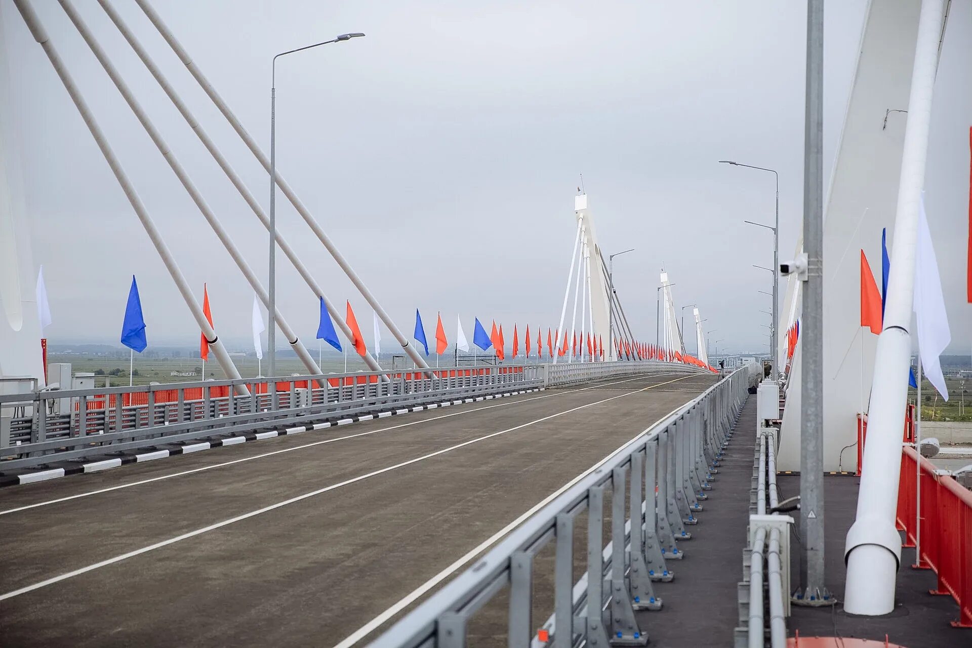 Благовещенск мост в китай. Мост благовещенск хэйхэ. Дорога между китаем и россией. Мост через реку амур в благовещенске. Мост благовещенск хэйхэ.