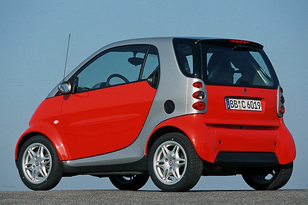 Маленькие автомобили в россии. Маленькая машина. Маленькие автомобили. Самый маленький автомобиль. Очень маленькая машина.