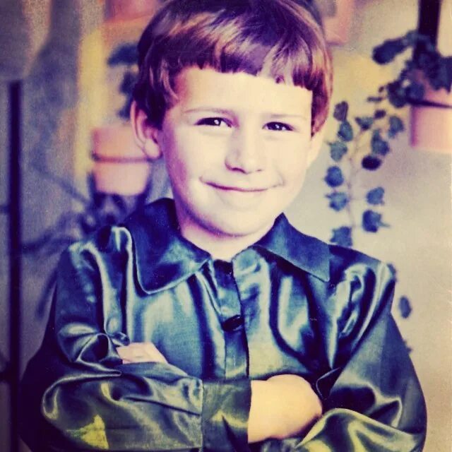 Бизнесмены в детстве. Юный бизнесмен. Маленький тимати в детстве. Ребенок бизнесмен. Михаил прохоров в юности.