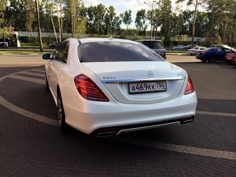 Mercedes Benz s500 w222. Мерседес w222 белый. Mercedes s500 222. Мерседес s 500 222 белый.