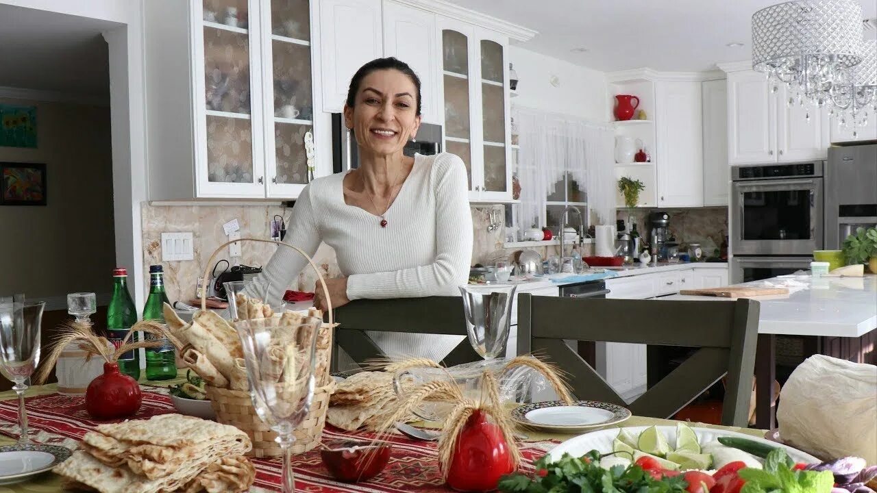 Видео эгине ютуб на русском. Эгине - Heghineh. Эгине блоггер Лос. Эгине Ховханисян блоггер. Эгине последние выпуски.