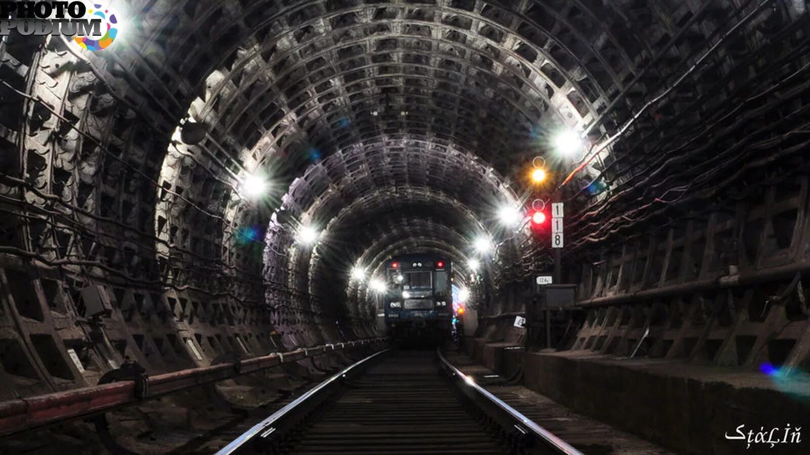 Светофор автоблокировки метро. Светофоры метрополитена. Тоннель метро. Освещение тоннелей метро.