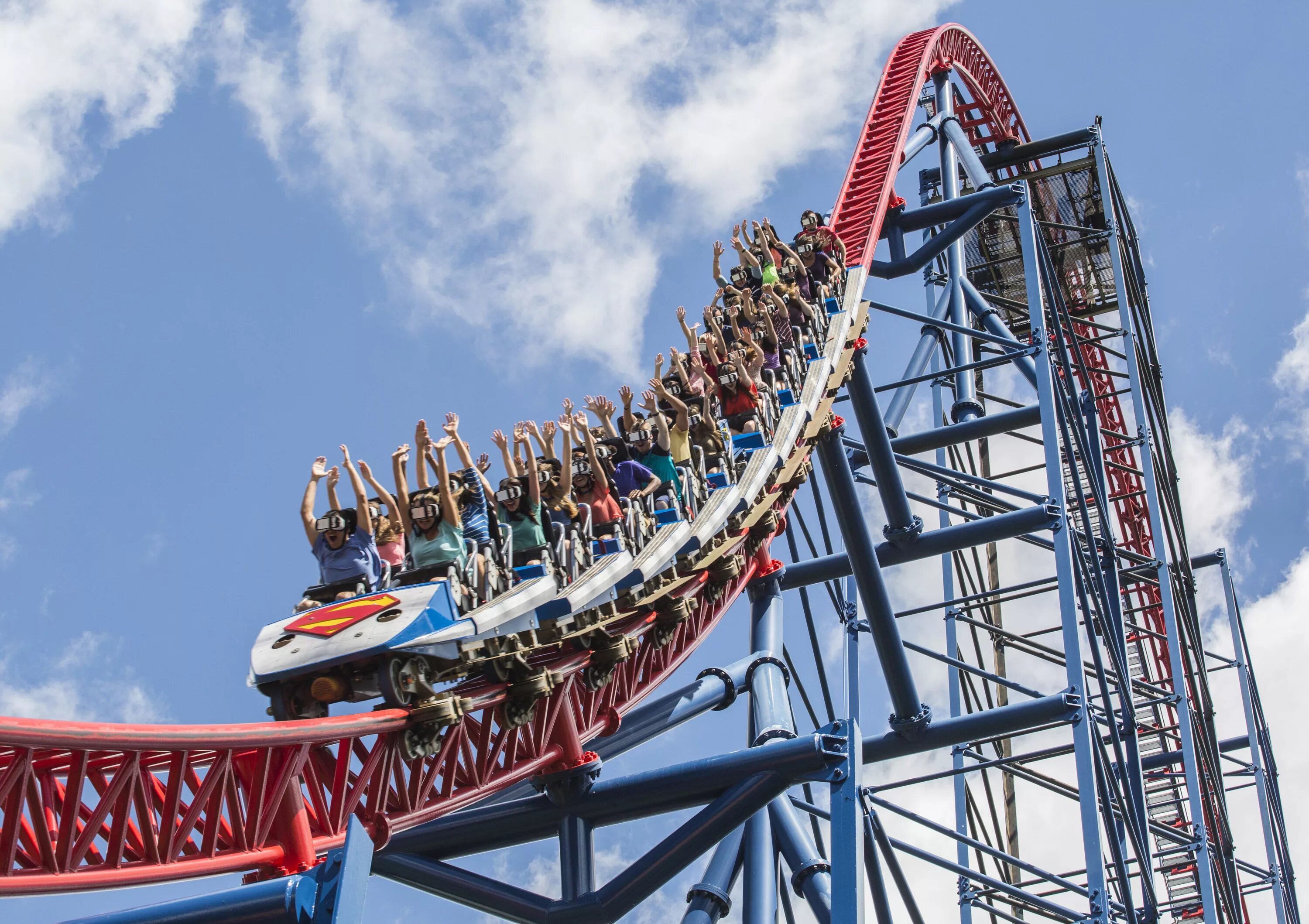 Roller Coaster аттракцион. Горки в Roller Coaster World. Six Flags парк аттракционов США. Казань парк аттракционов американские горки.