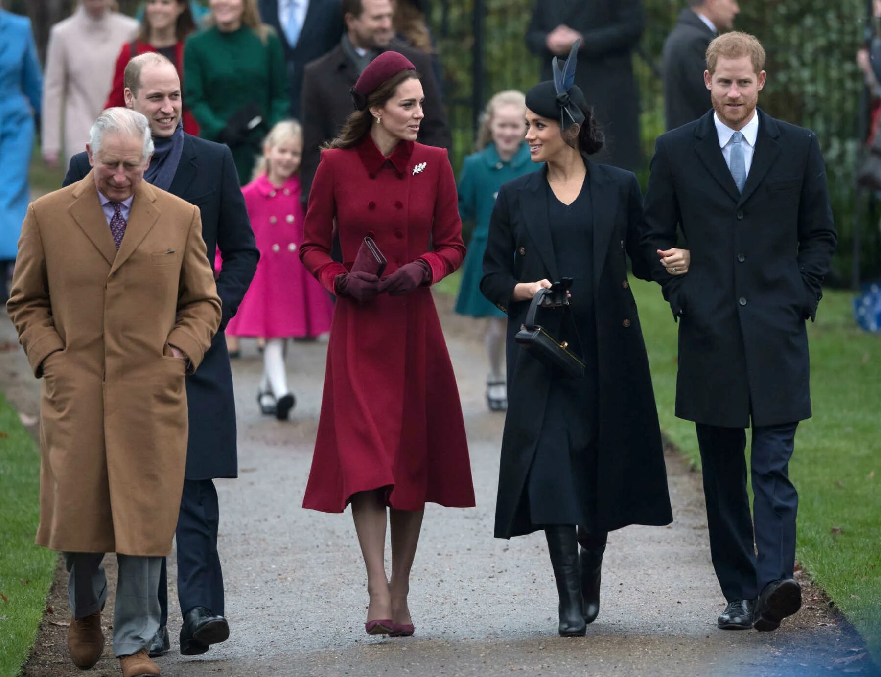 Новости бкс великобритании кейт. Меган Маркл и Королевская семья. Британская Королевская семья. БКС Королевская семья. Кейт и Меган.