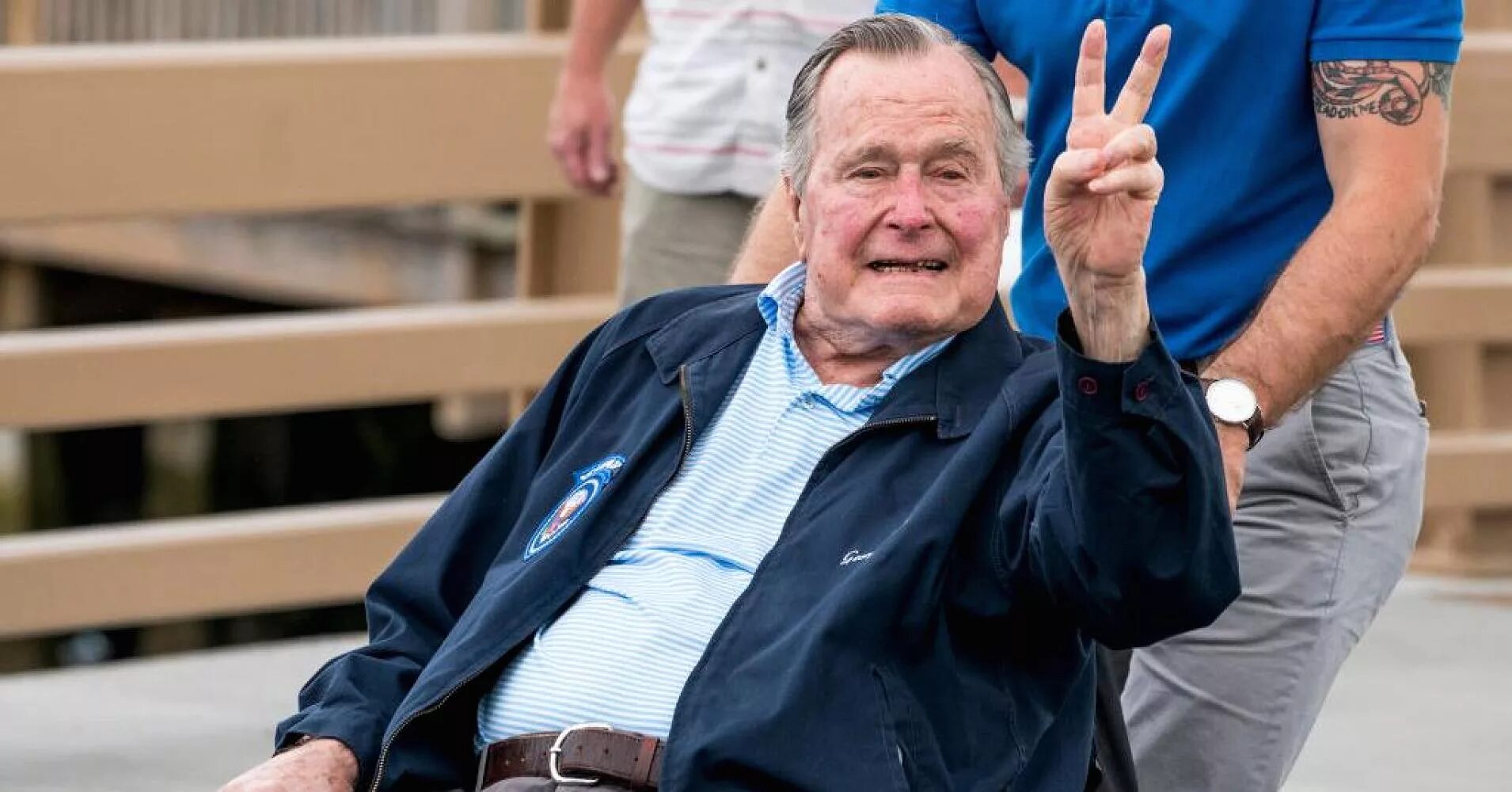 Джордж Уокер Буш старший. Джордж Буш старший в старости. Джордж Буш старший фото.