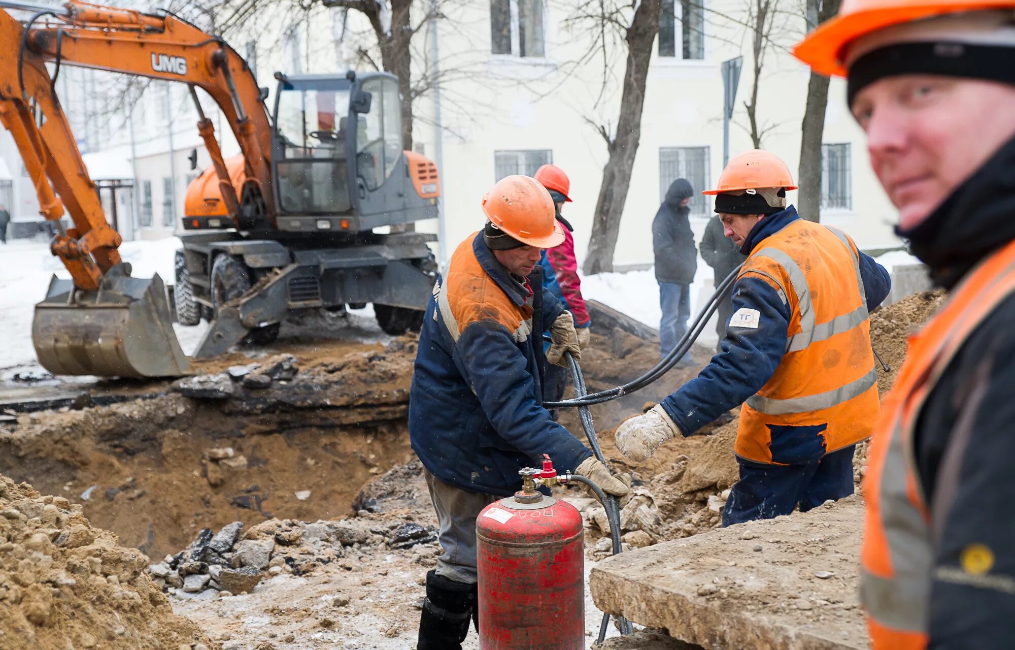 Работаю на экскаваторе в жкх