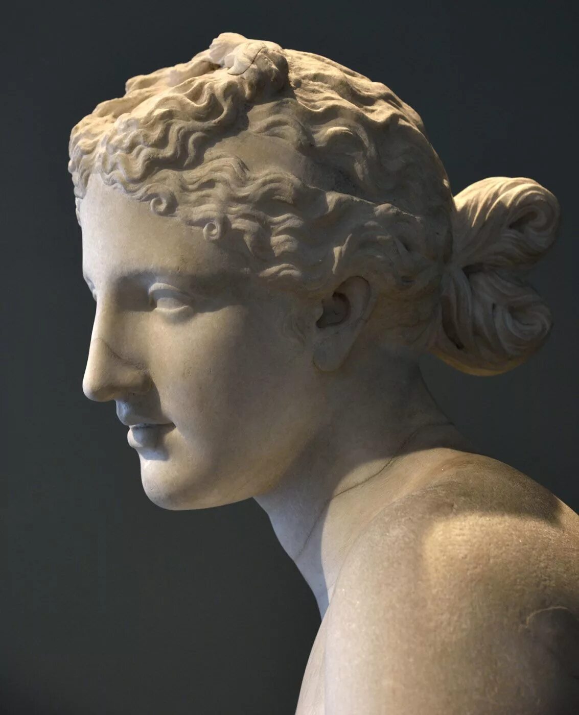Древняя греция зевс эстетика. Скульптура диадох рим. Greek sculpture. Античные скульптуры мужчин. Greek sculpture.