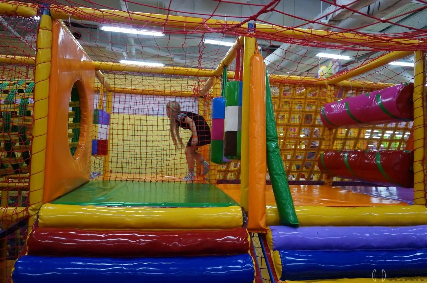 Манеж курск развлекательный центр. Игровая в тц манеже. Манежи для развлекательного центра. Мадагаскар рязань плаза. Тц манеж курск детская площадка.