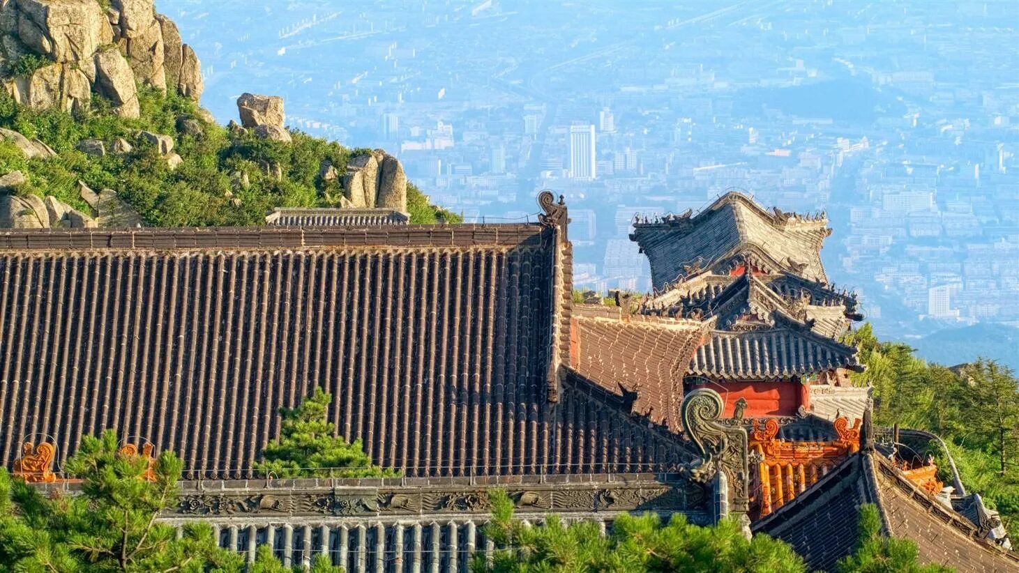 Тайань. Гора Тайшань. Tai'an Тайань Shandong. Храм божества горы Тай. Тайань город в Китае.