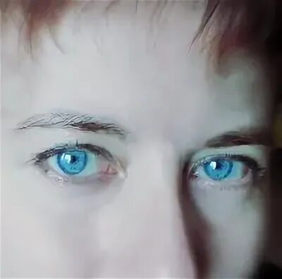 Мальчик с голубыми глазами. Голубые глаза без фотошопа. Голубые глаза у мальчиков подростков. Чисто голубые глаза у мальчика.