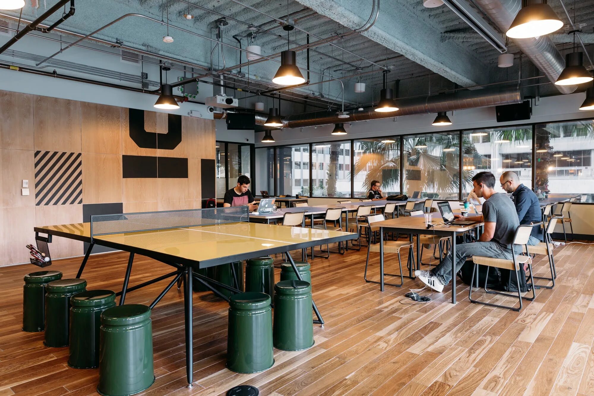 Ньюман wework. Коворкинг в вузе. wework фото. we work.