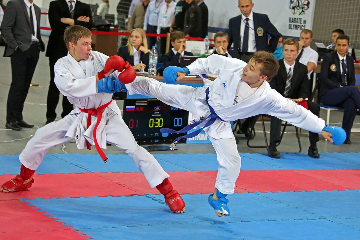 Каратэ девочки соревнования. Каратэ соревнования. Видное соревнования по каратэ 20. Карате бедин в. А.