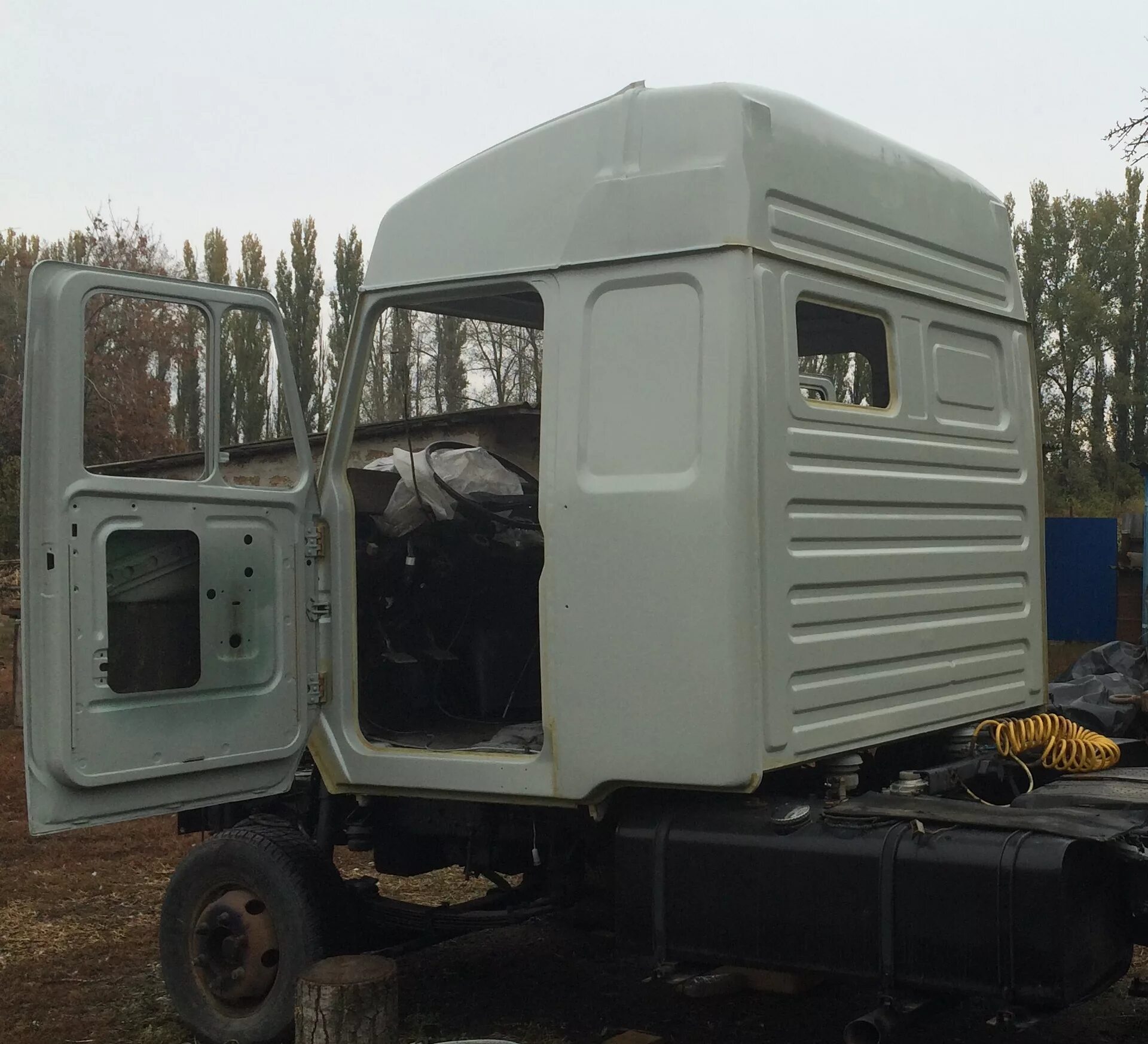 Кабины бычка. Зил 5301 бычок салон. Кабина зил 5301. Кабины бычка. Кабины бычка.