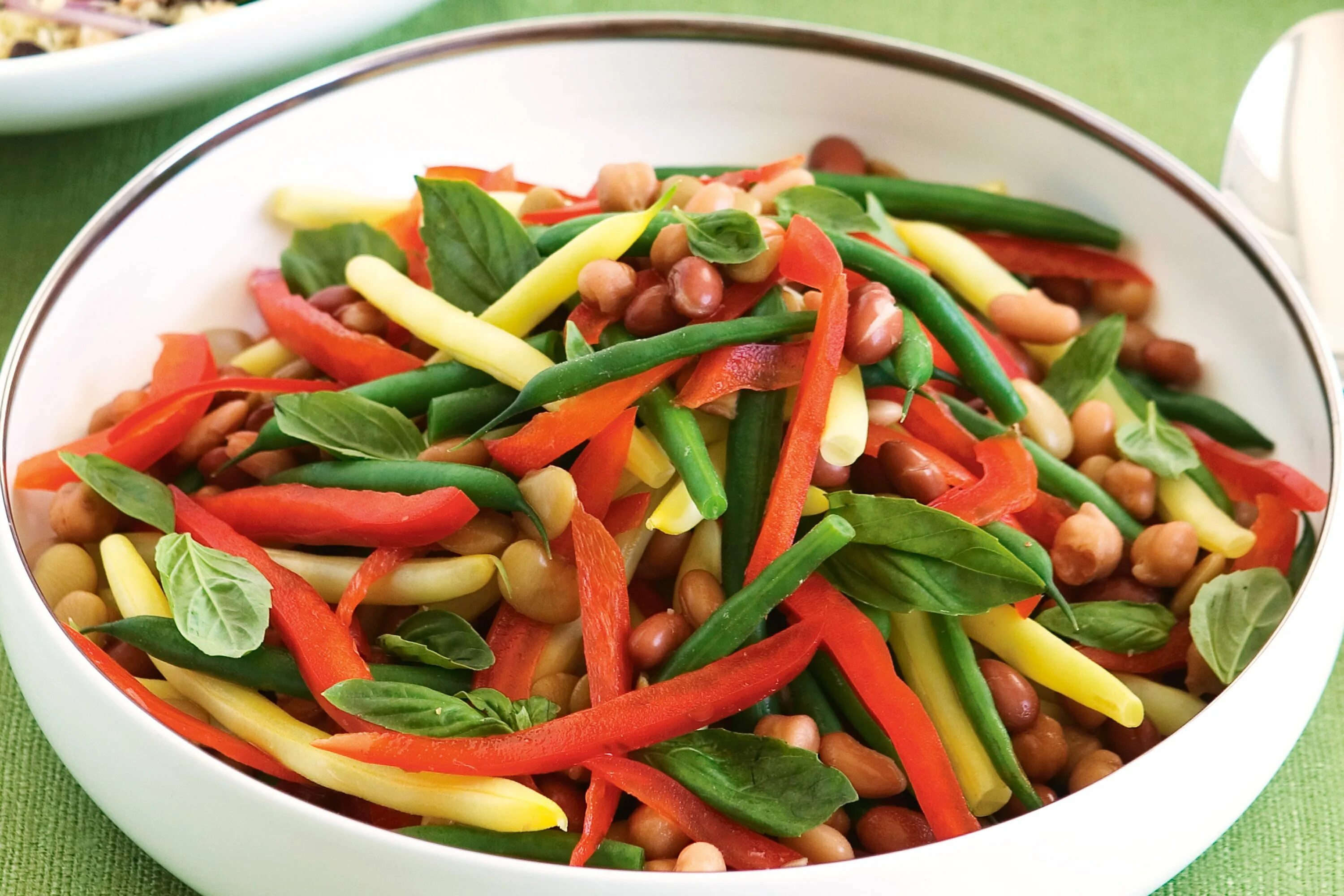 Салат фасоль горошек огурец. Фасоль стручковая, кукуруза, фасоль. салат кукуруза стручковая фасоль. стручковая фасоль с кукурузой. горошек стручковая фасоль кукуруза. морковь.