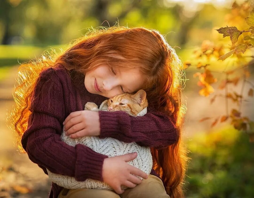 Доброта картинки. Светлый человек. Ноябрь шепчет. Доброта и тепло к людям. Солнечные люди.