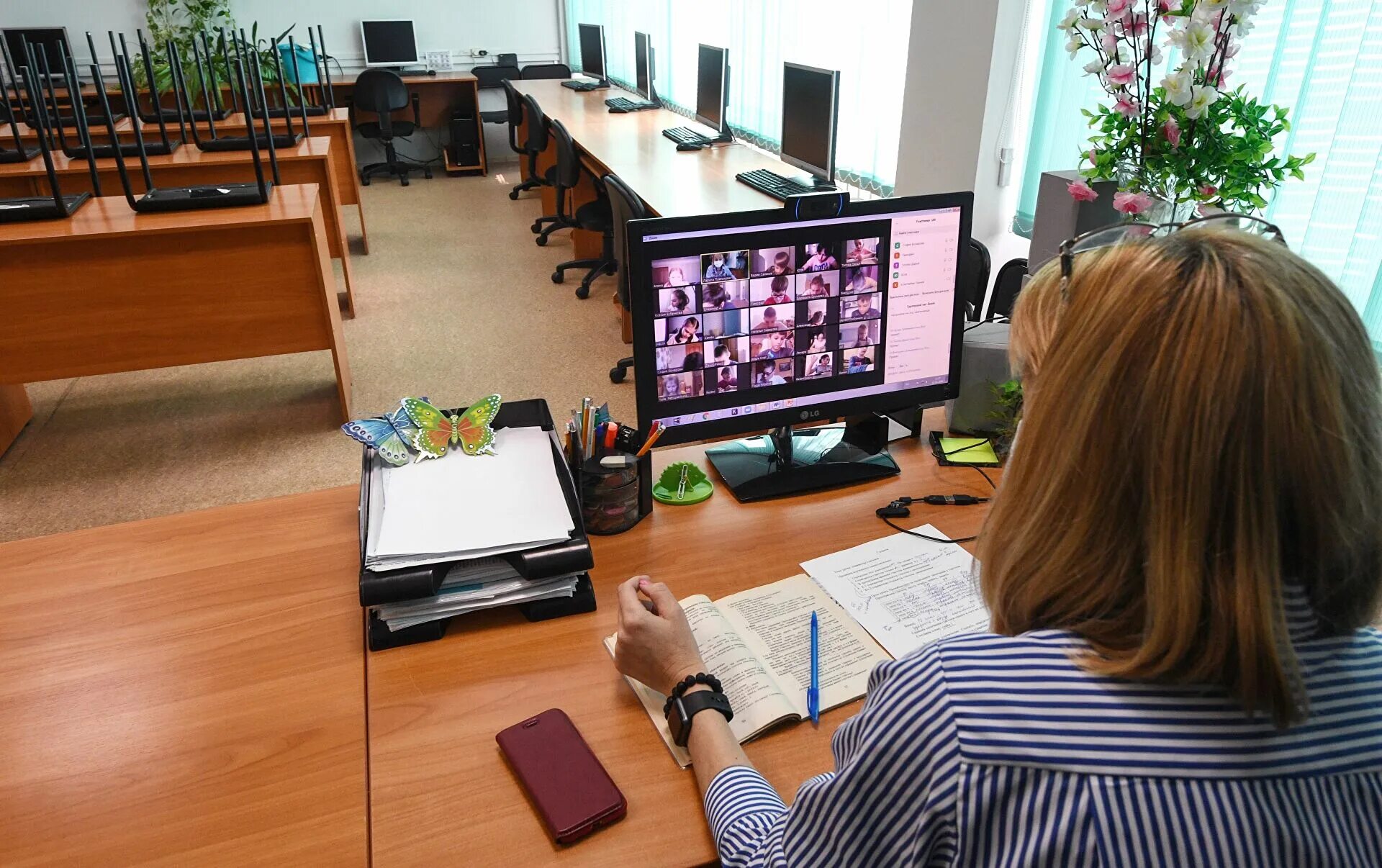 Какие школы на дистанционном обучении. Дистанционные образовательные в школе. Дистанционное обучение. Какие школы на дистанционном обучении. Дистанционное образование в школе.