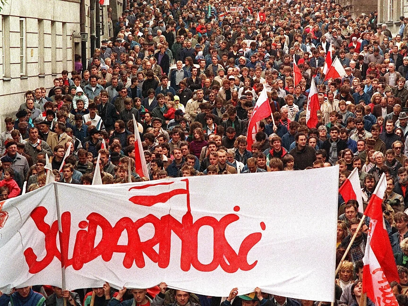 Движение в польше. Солидарность польша 1989. профсоюз солидарность в польше. революция в польше 1989. солидарность польша 1980.