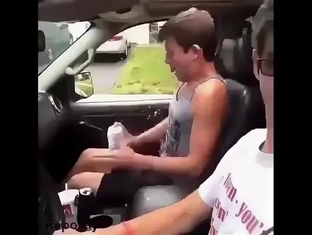 Друзья дали пососать другу