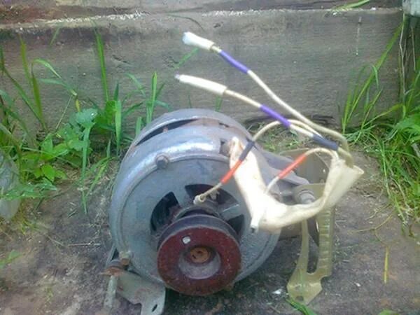 Как подключить старую стиральную машину. Электродвигатель 220 3 провода стиральная машина. Двигатель от стиральной машины с 4 выводами к сети 220. Электродвигатель 220 3 провода стиральная машина. Электродвигатель аер 16.